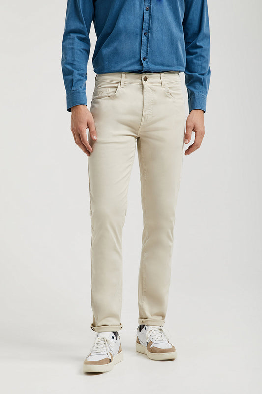Pantalon beige à cinq poches avec logo brodé