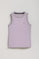 Lavendelblauwe basic top met ronde hals en geborduurd Rigby Go-logo
