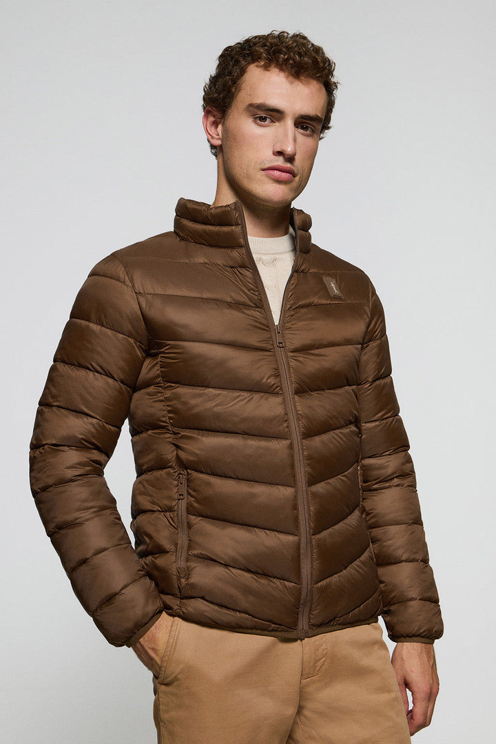 Veste Chase ultralight marron avec écusson Rigby Go