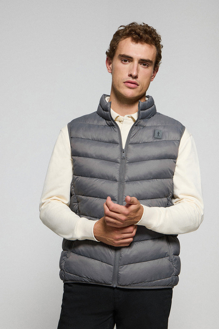 Dark-grey ultralight vest Chase with Rigby Go patch