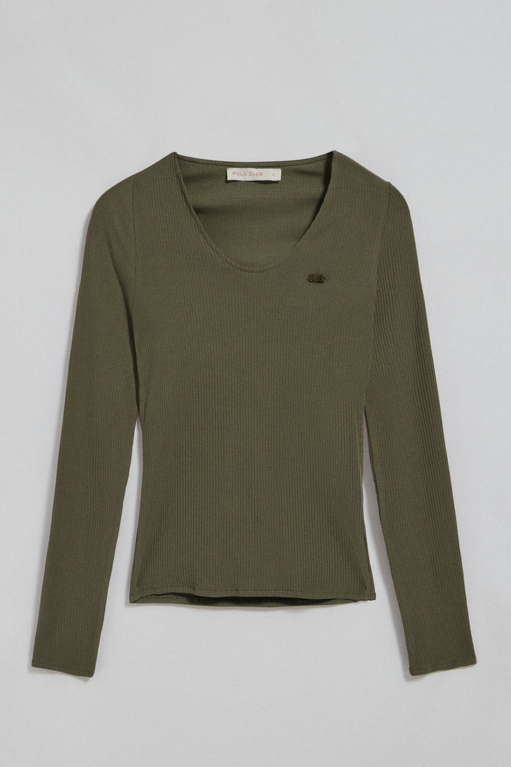 Army-green tee Penelope with Polo Club pearly button