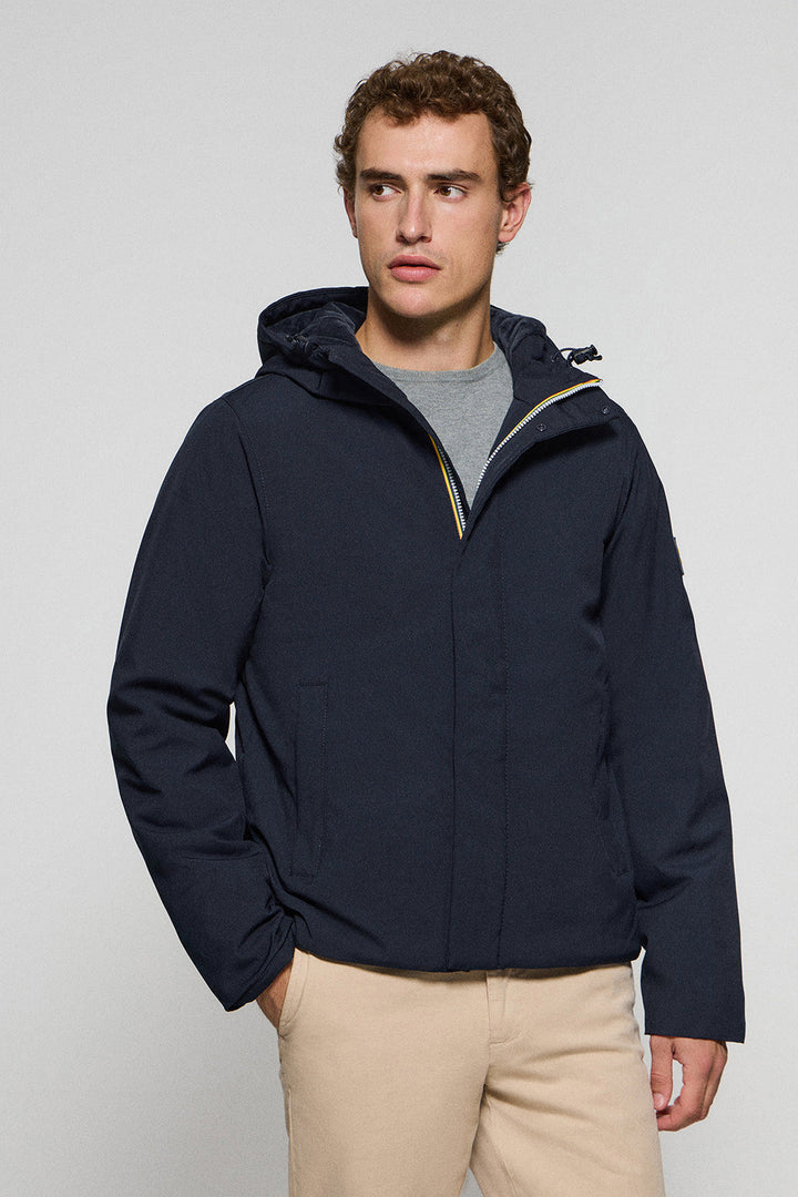 Funktionsjacke marineblau mit Kapuze und zweifarbigem Polo Club Aufnäher