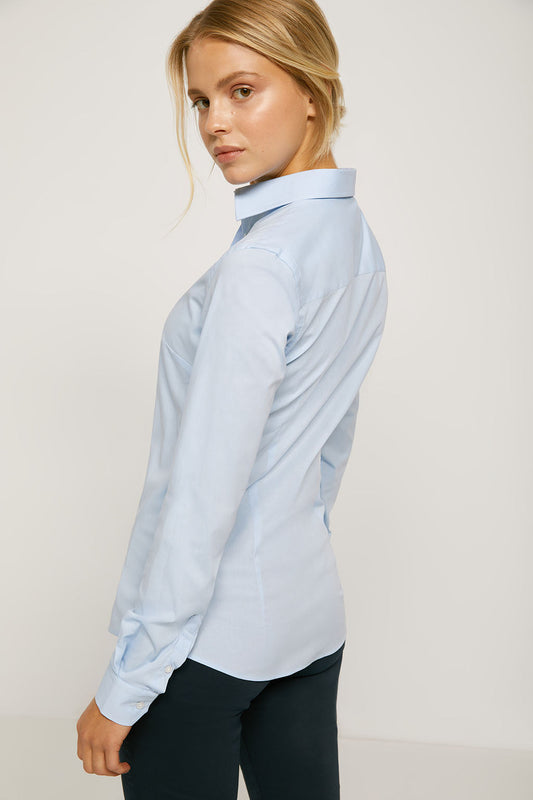 Camisa entallada azul cielo de popelín con logo bordado | MUJER  | POLO CLUB
