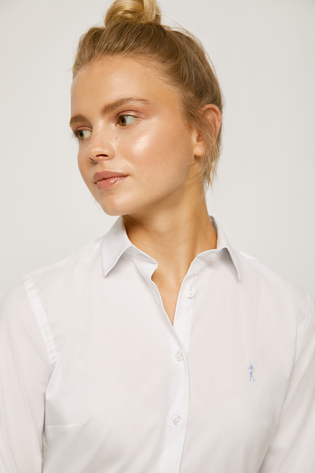 Camisa entallada blanca de popelín con logo bordado | MUJER  | POLO CLUB