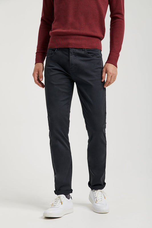Pantalon gris foncé à cinq poches avec logo brodé