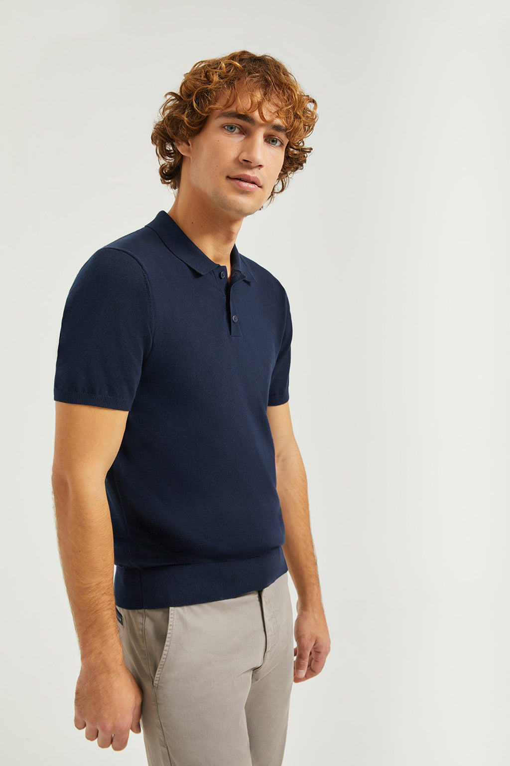 Navy-blue knitted polo shirt with detail on hem