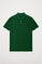 Koszulka polo pique w kolorze zielonym butelkowym z plisą z trzema guzikami i wyszywanym logo