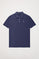 Piqué-Poloshirt denimblau mit Knopfleiste mit drei Knöpfen und Logo-Stickerei in Kontrastfarbe
