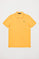 Koszulka polo pique w kolorze bursztynowym z plisą z trzema guzikami i kontrastującym wyszywanym logo