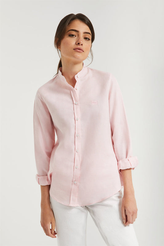 Chemise rose pastel à col Mao et détail brodé sur la poitrine
