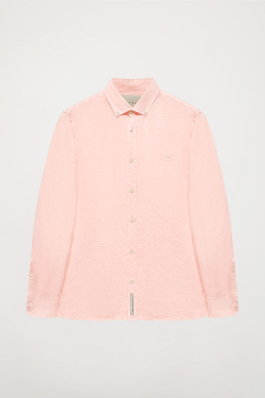 Camisa de lino rosa claro con logo bordado