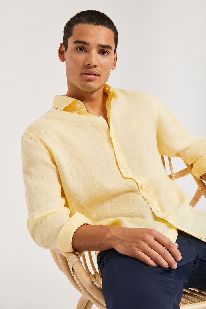 Chemise en lin jaune à col français et logo brodé