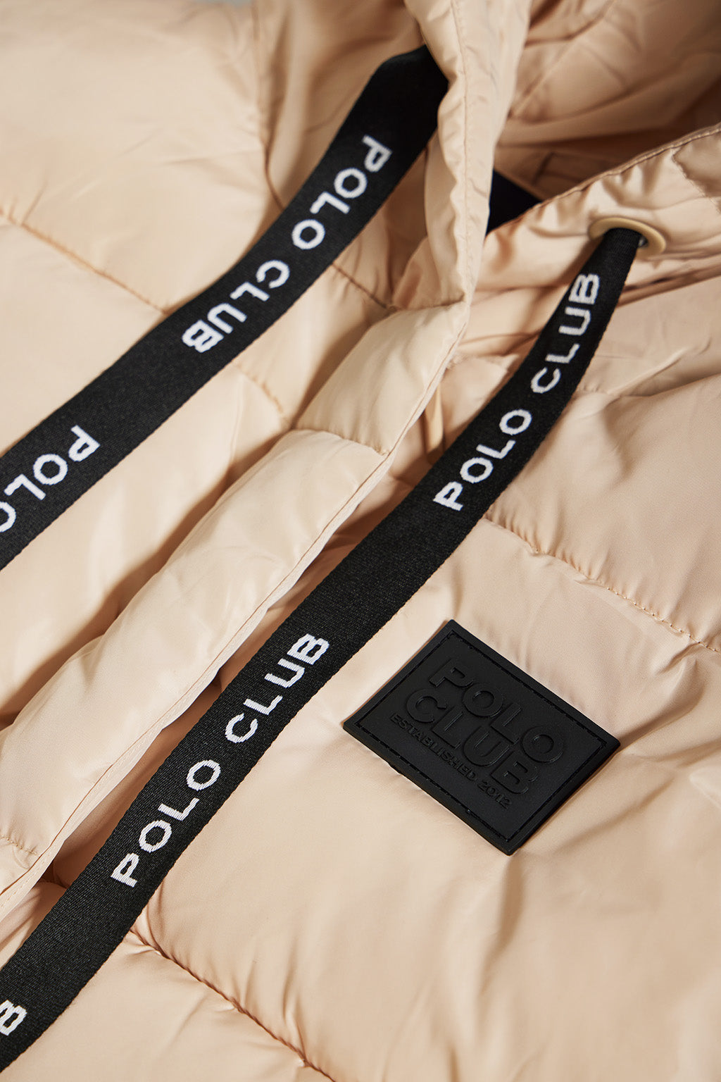 Chaleco beige metalizado con capucha y logo Polo Club
