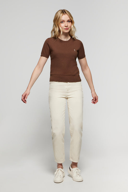 Brown short-sleeve round-neck knit jumper with Rigby Go logo