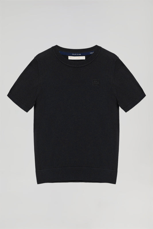 Zwarte gebreide trui met ronde hals en korte mouwen met geborduurd logo in dezelfde kleur