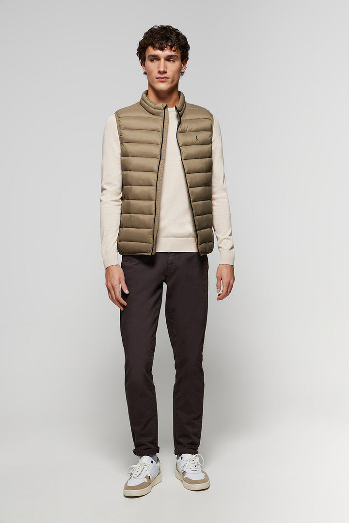Sandy light puffer vest with Rigby Go print